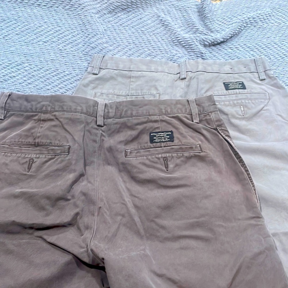 Banana Republic khaki bundle waists 32” and 33”